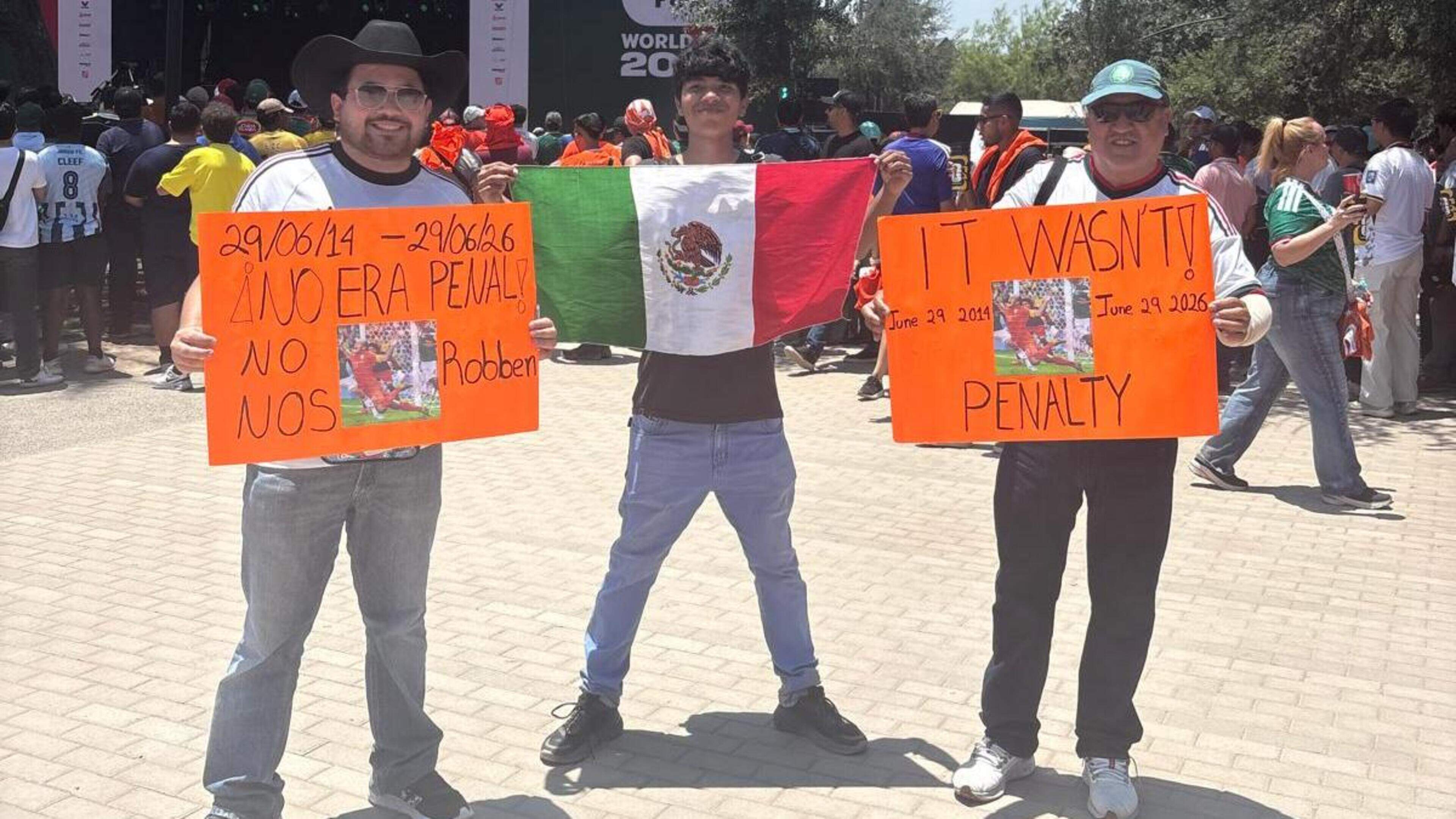Mexicanen in Monterrey omarmen Nederland: ’No era penal’ is genoeg geweest, zand erover, wij staan achter Oranje’